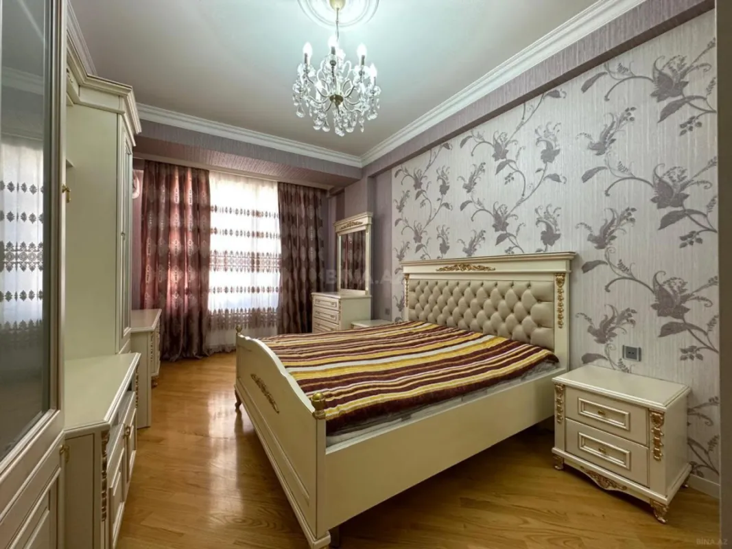 Kirayə verilir 3 otaqlı mənzil 140 m²