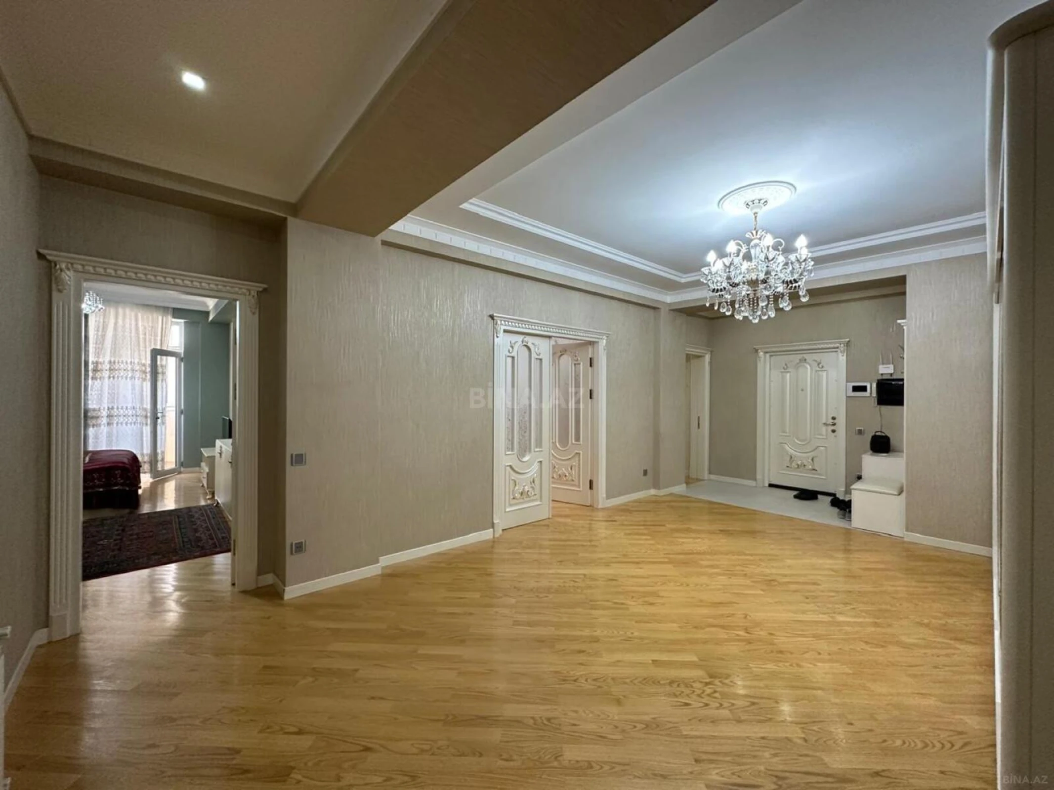 Kirayə verilir 3 otaqlı mənzil 140 m²