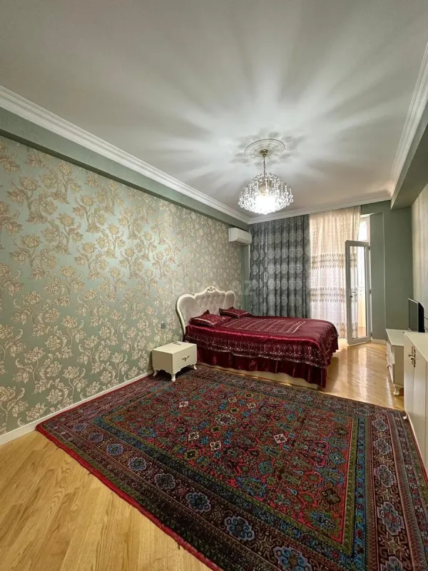 Kirayə verilir 3 otaqlı mənzil 140 m²