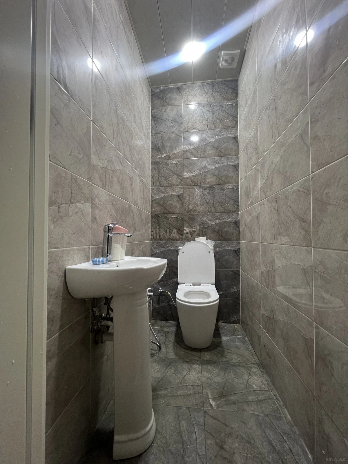 Kirayə verilir 2 otaqlı mənzil 80 m²