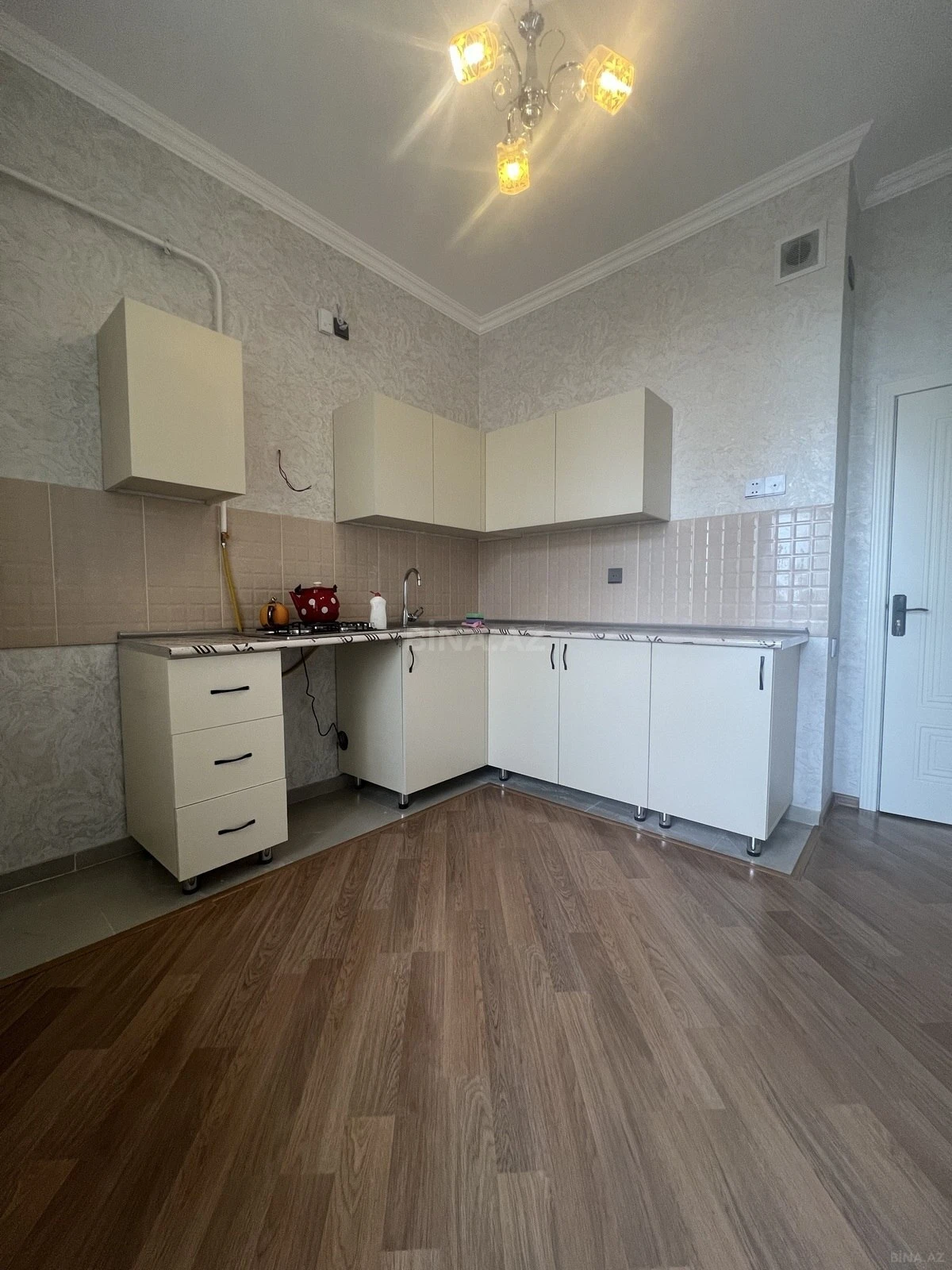 Kirayə verilir 2 otaqlı mənzil 80 m²