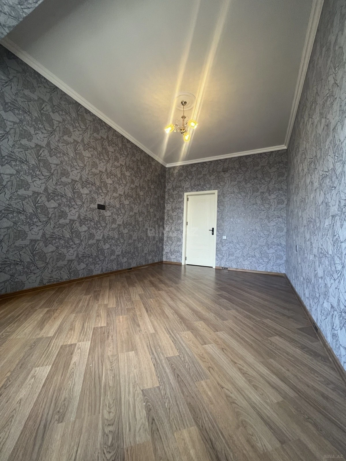 Kirayə verilir 2 otaqlı mənzil 80 m²