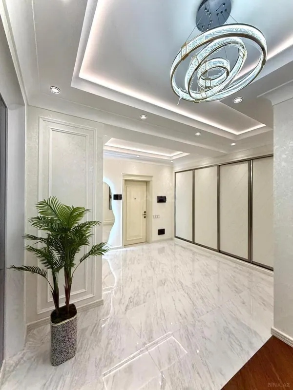 Satılır 4 otaqlı mənzil 191 m²