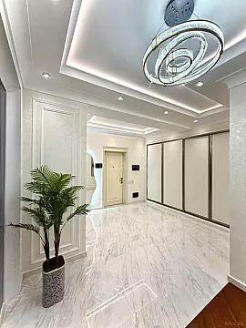 Satılır 4 otaqlı mənzil 191 m²