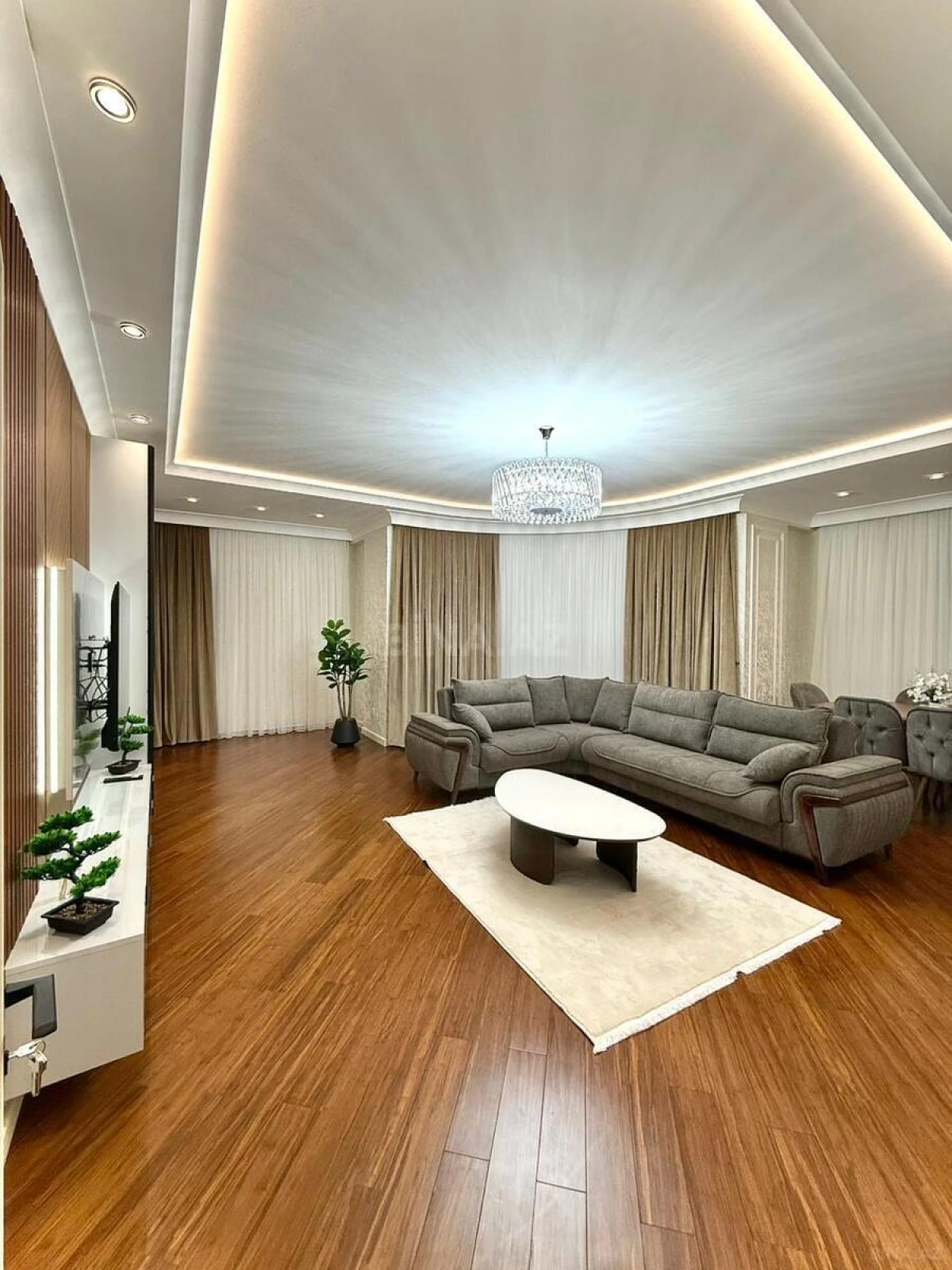 Satılır 4 otaqlı mənzil 191 m²