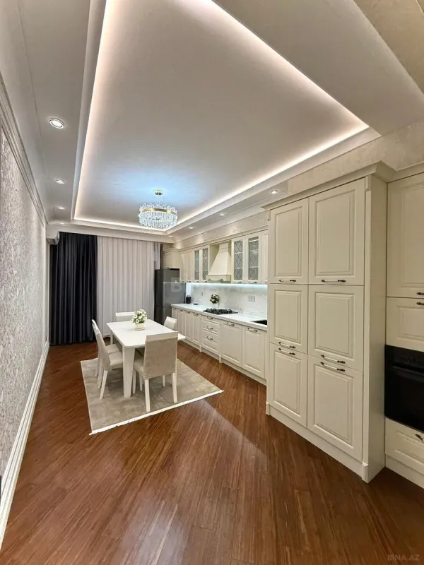 Satılır 4 otaqlı mənzil 191 m²