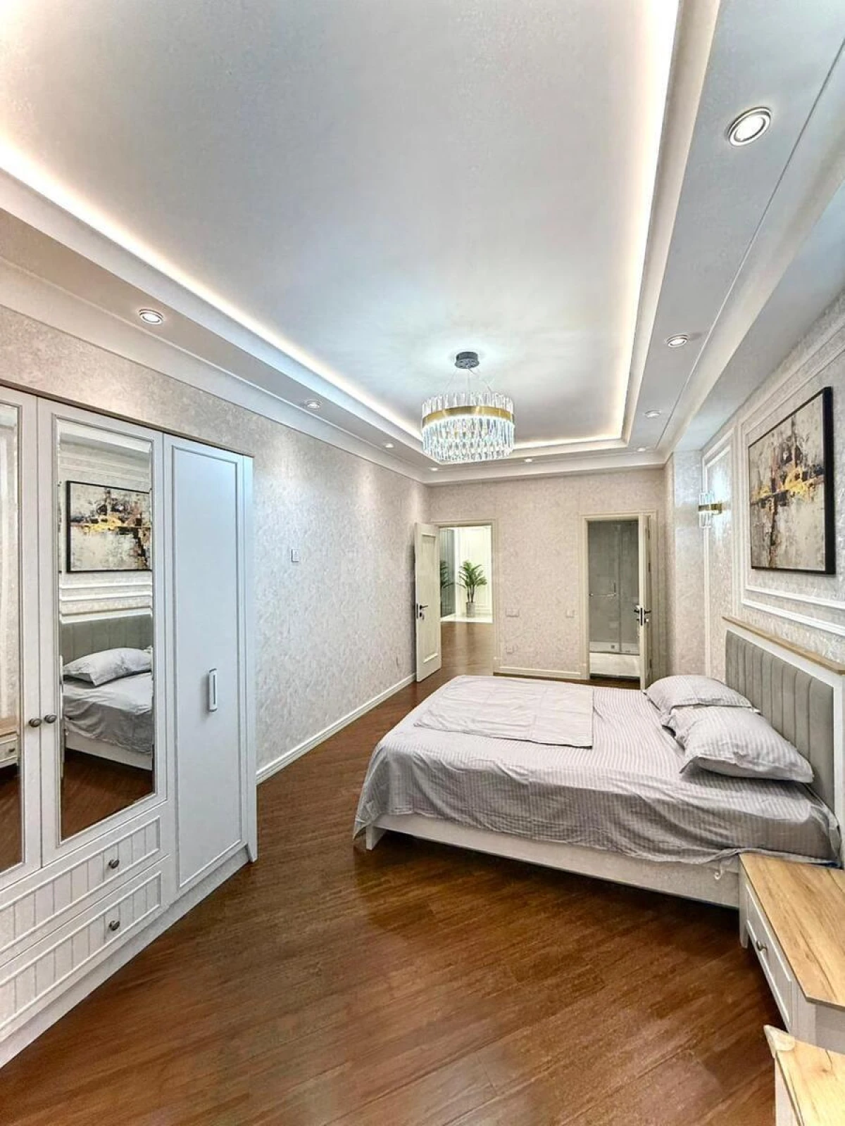 Satılır 4 otaqlı mənzil 191 m²