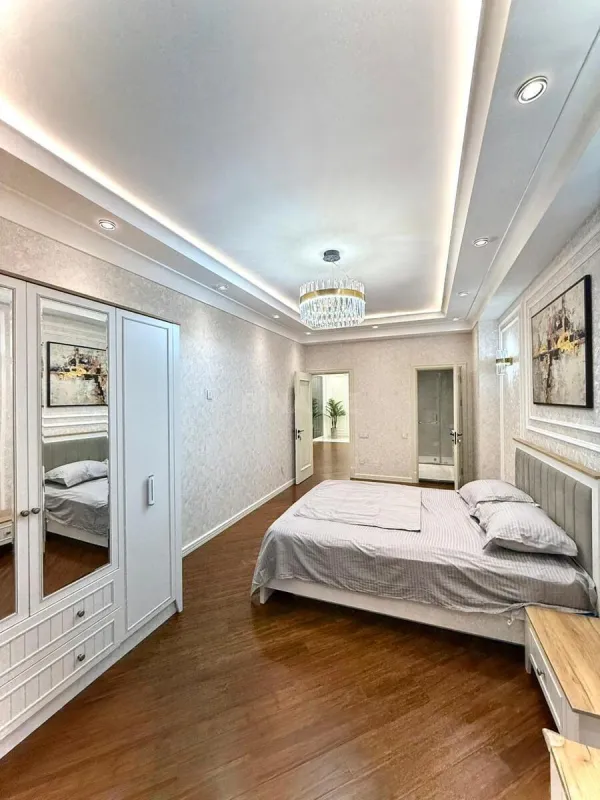 Satılır 4 otaqlı mənzil 191 m²