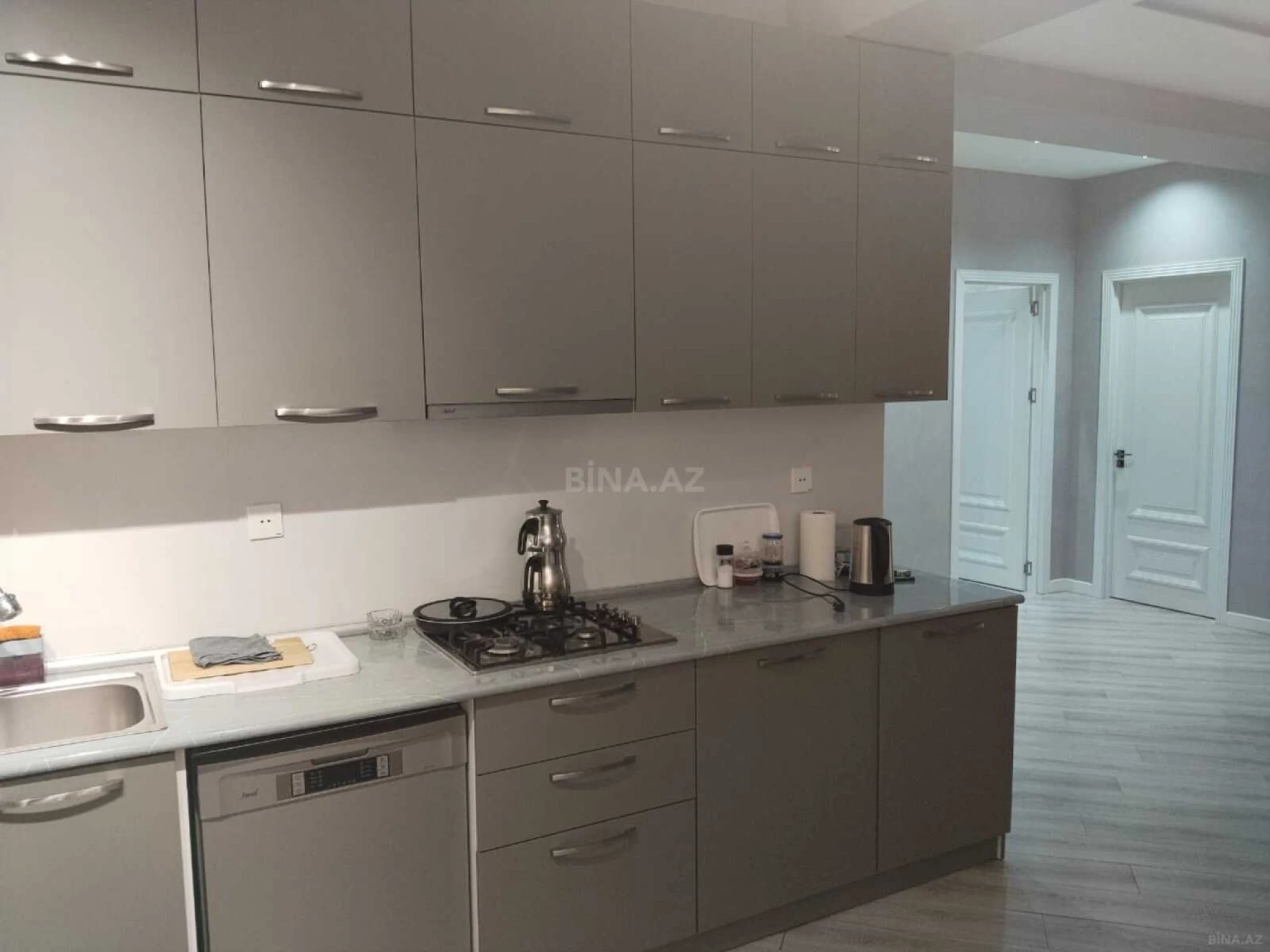 Kirayə verilir 3 otaqlı mənzil 130 m²