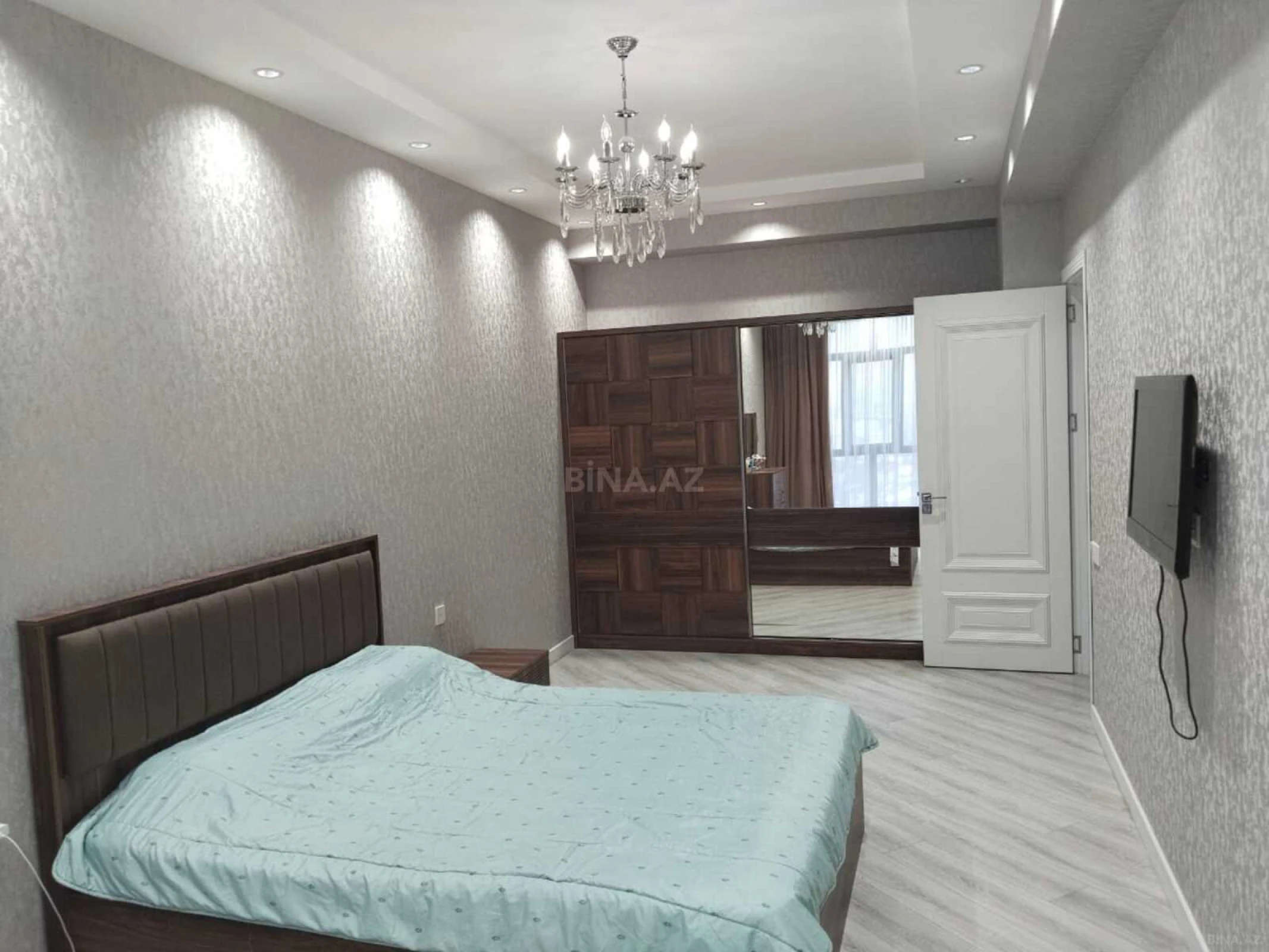 Kirayə verilir 3 otaqlı mənzil 130 m²