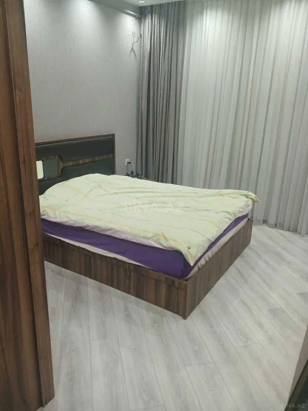 Kirayə verilir 3 otaqlı mənzil 130 m²