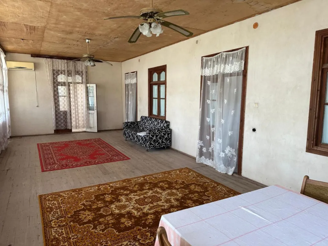 Satılır 5 otaqlı həyət evi 200 m²