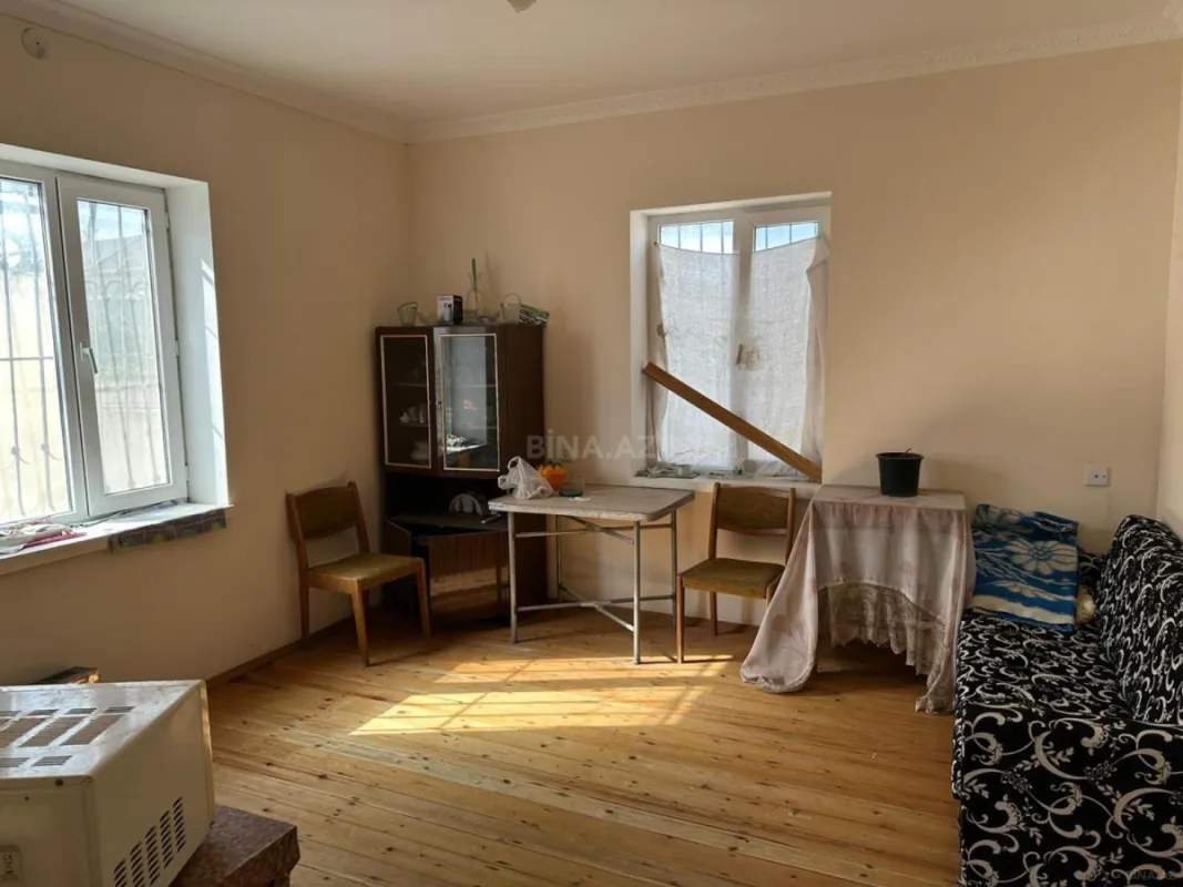 Satılır 5 otaqlı həyət evi 200 m²