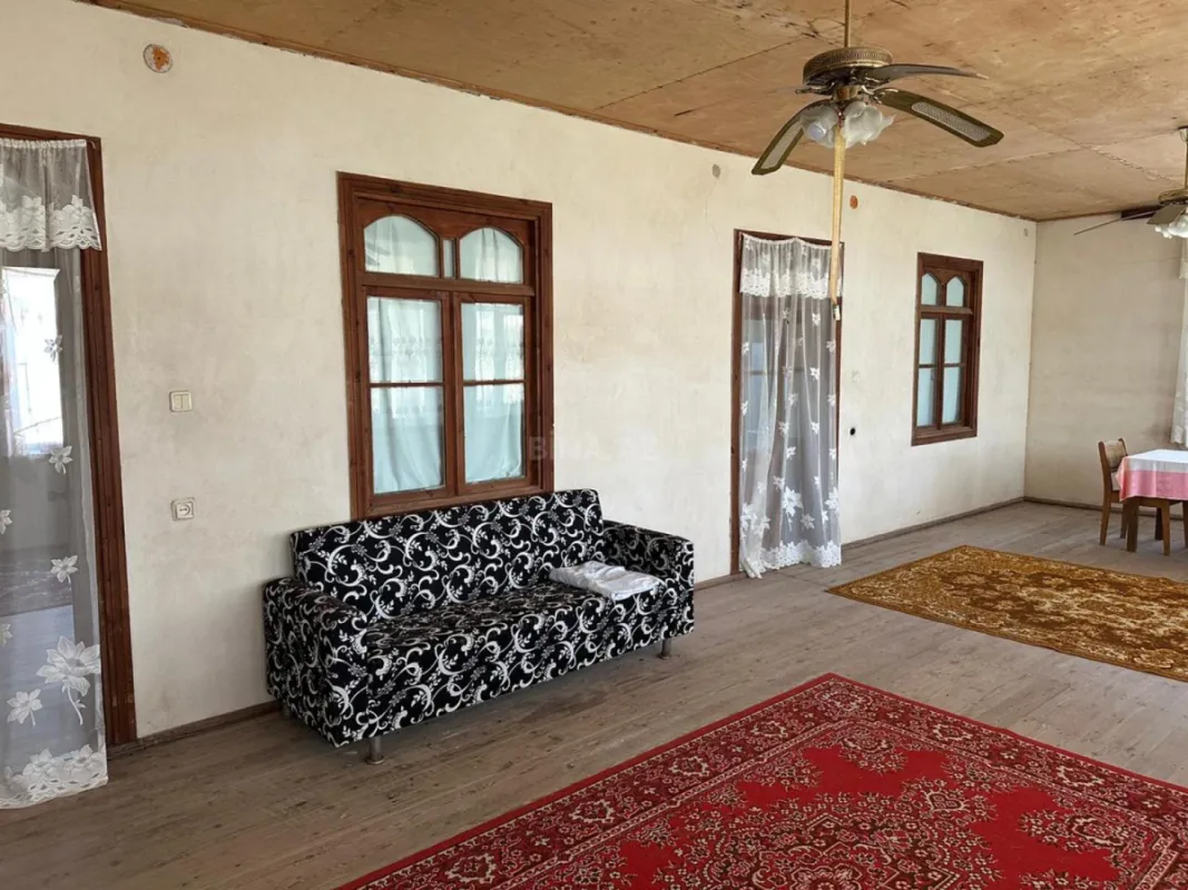 Satılır 5 otaqlı həyət evi 200 m²