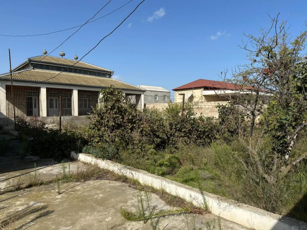 Satılır 5 otaqlı həyət evi 200 m²