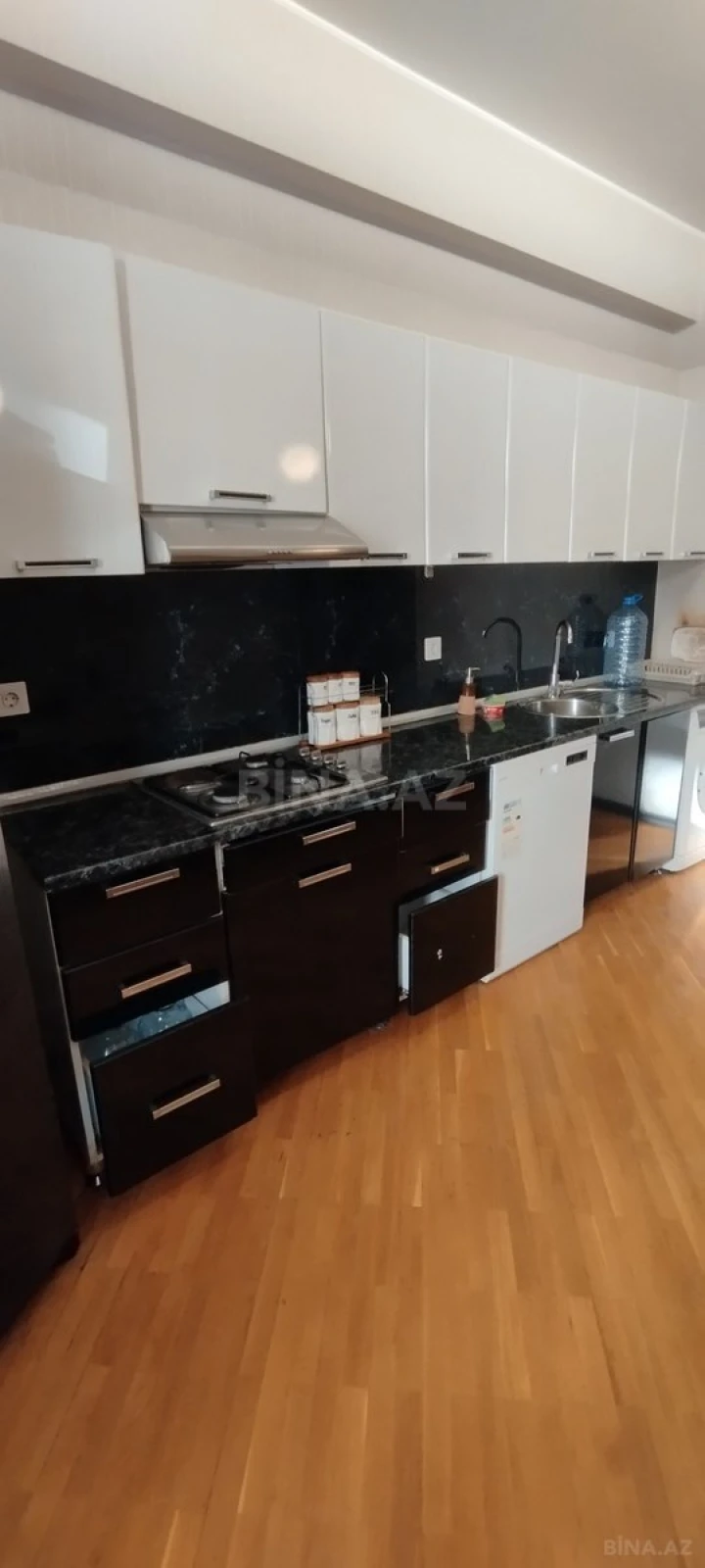 Kirayə verilir 3 otaqlı mənzil 150 m²