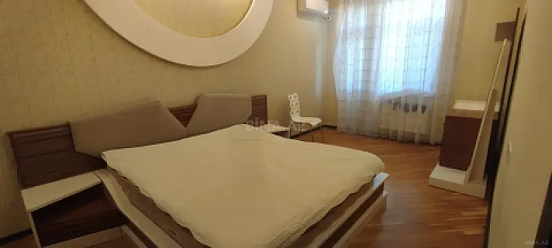 Kirayə verilir 3 otaqlı mənzil 150 m²