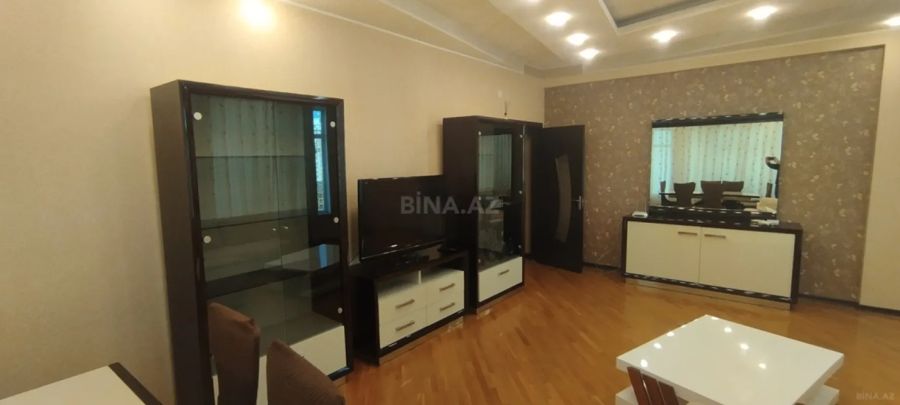 Kirayə verilir 3 otaqlı mənzil 150 m²