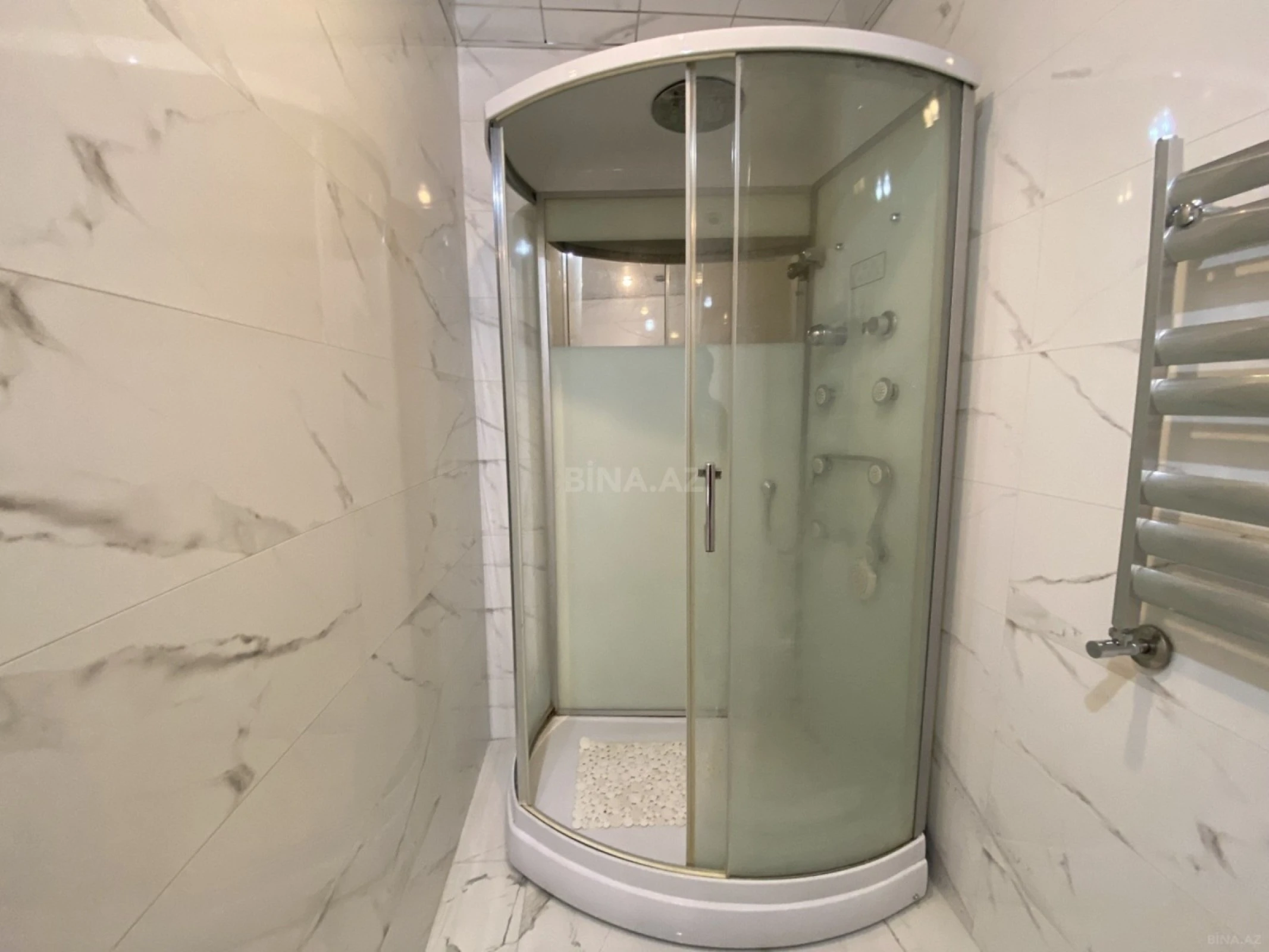 Satılır 4 otaqlı mənzil 184 m²