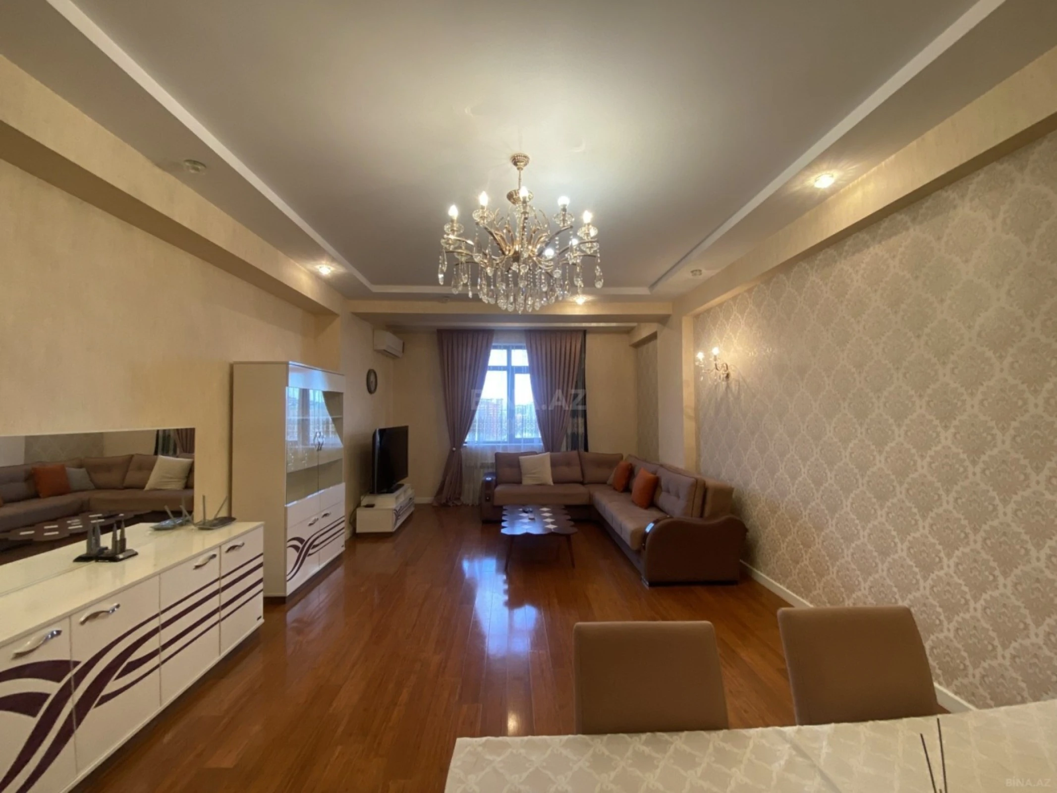 Satılır 4 otaqlı mənzil 184 m²