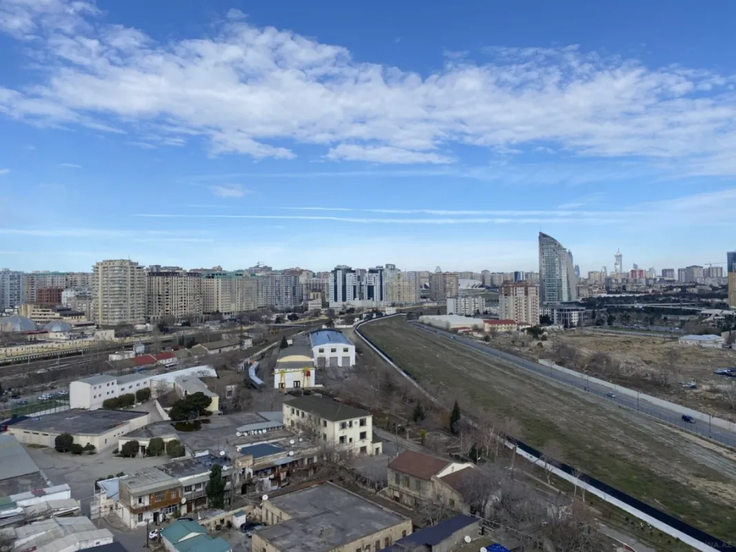 Satılır 4 otaqlı mənzil 184 m²