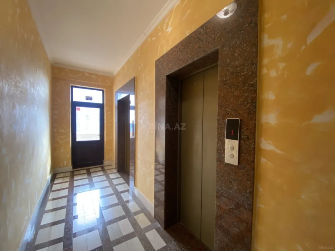 Satılır 4 otaqlı mənzil 184 m²