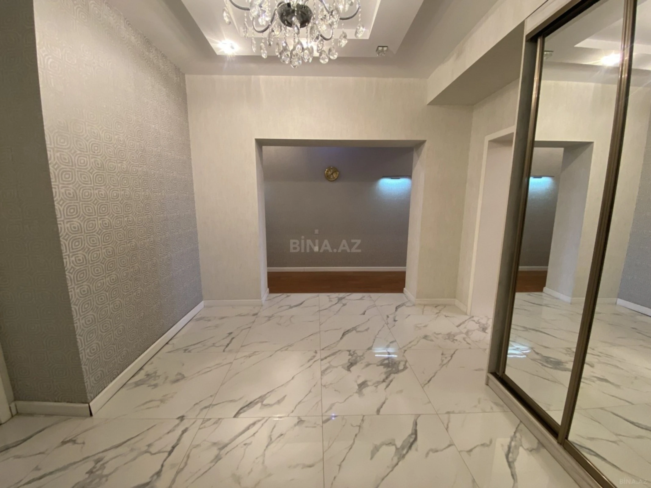 Satılır 4 otaqlı mənzil 184 m²