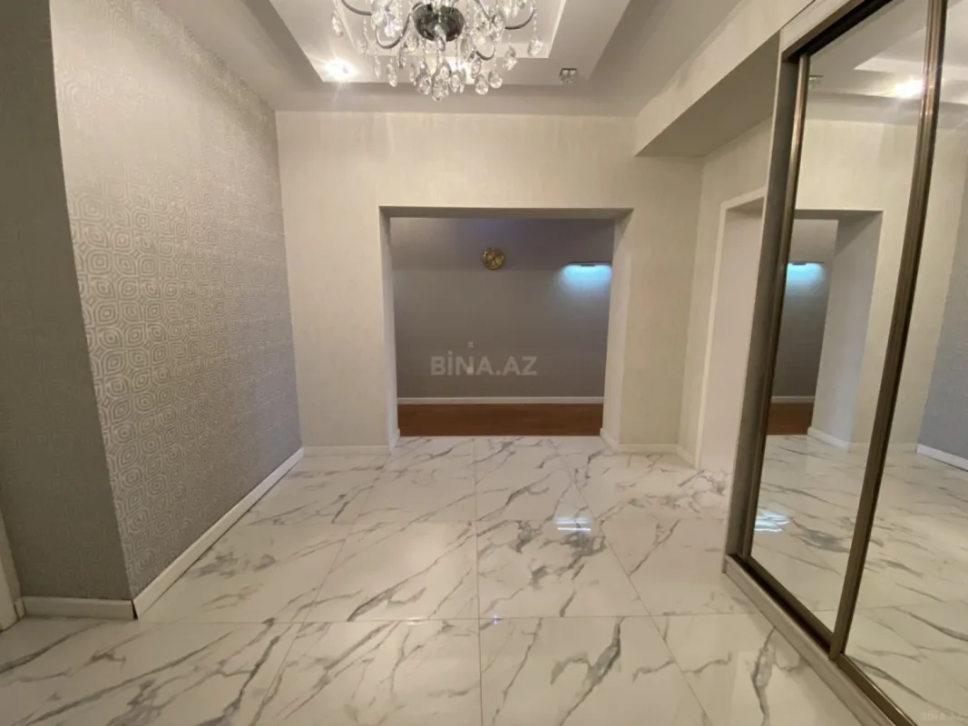 Satılır 4 otaqlı mənzil 184 m²