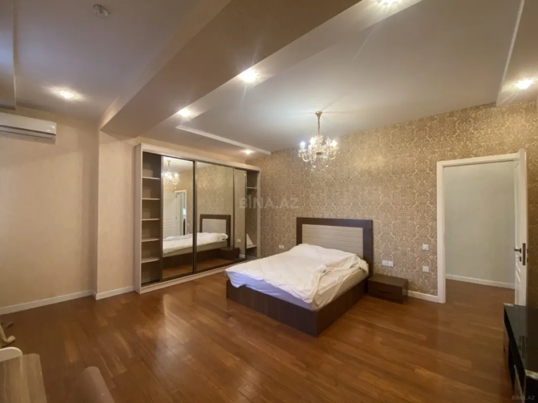 Satılır 4 otaqlı mənzil 184 m²