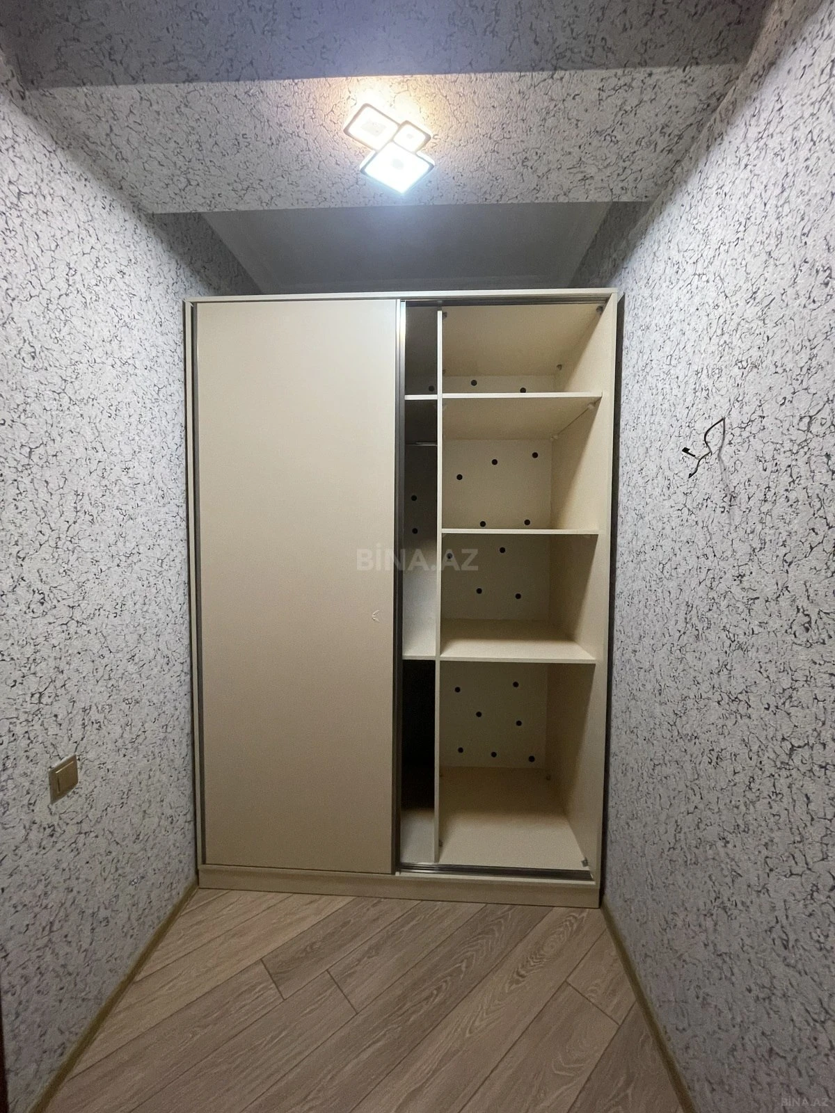 Kirayə verilir 2 otaqlı mənzil 88 m²