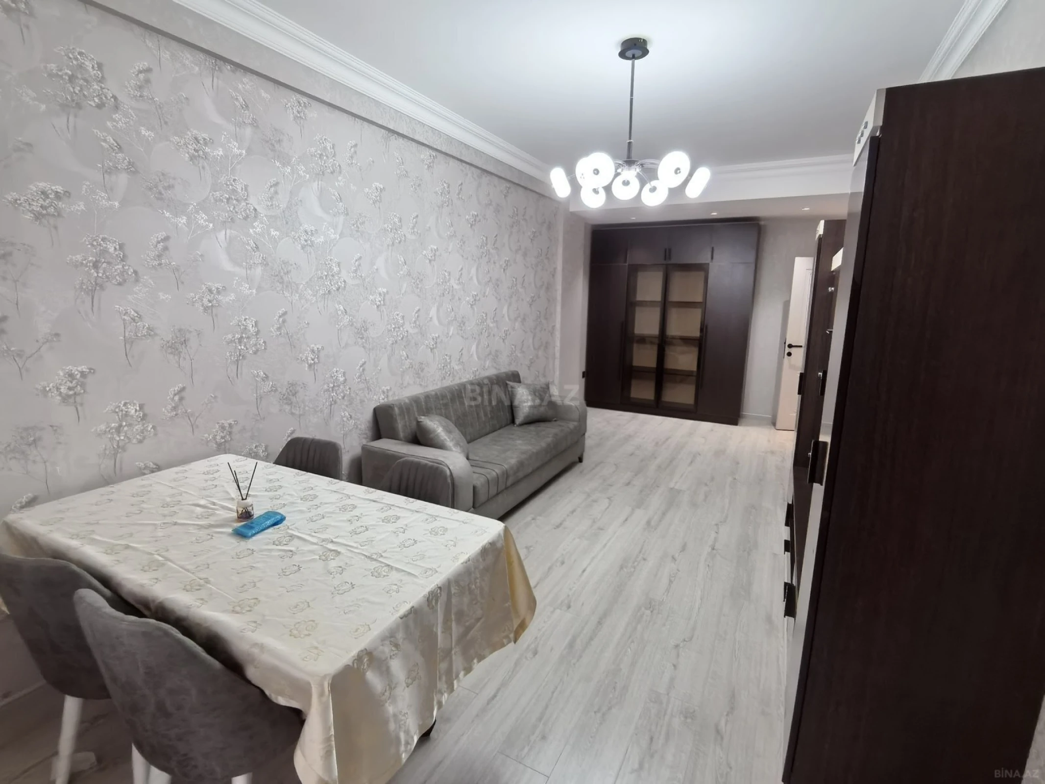 Kirayə verilir 2 otaqlı mənzil 80 m²