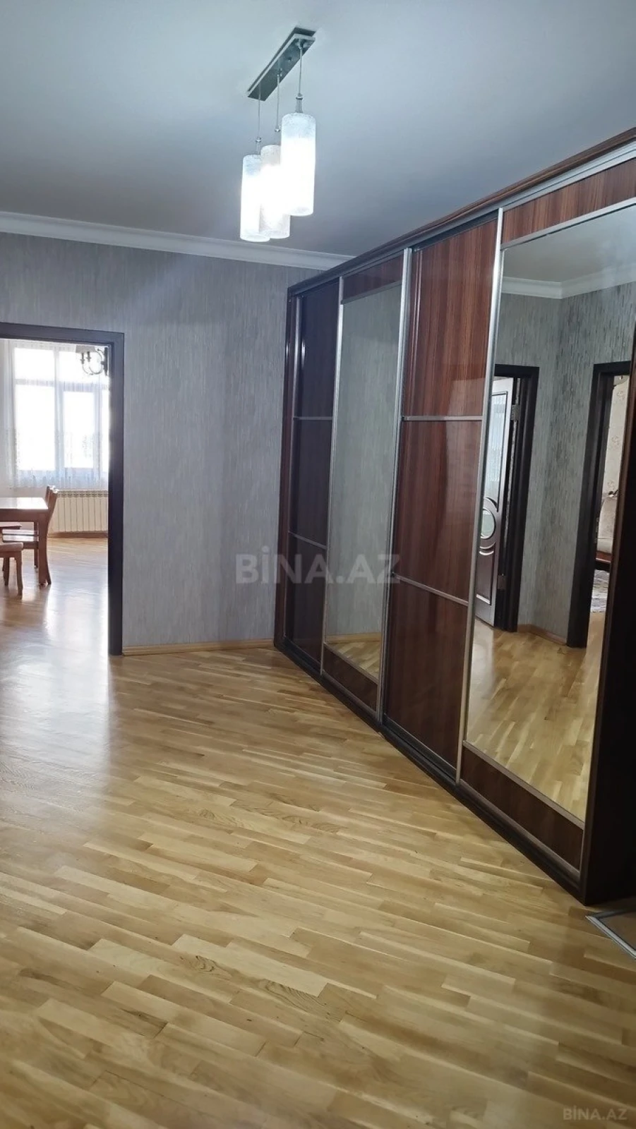 Satılır 3 otaqlı mənzil 124 m²