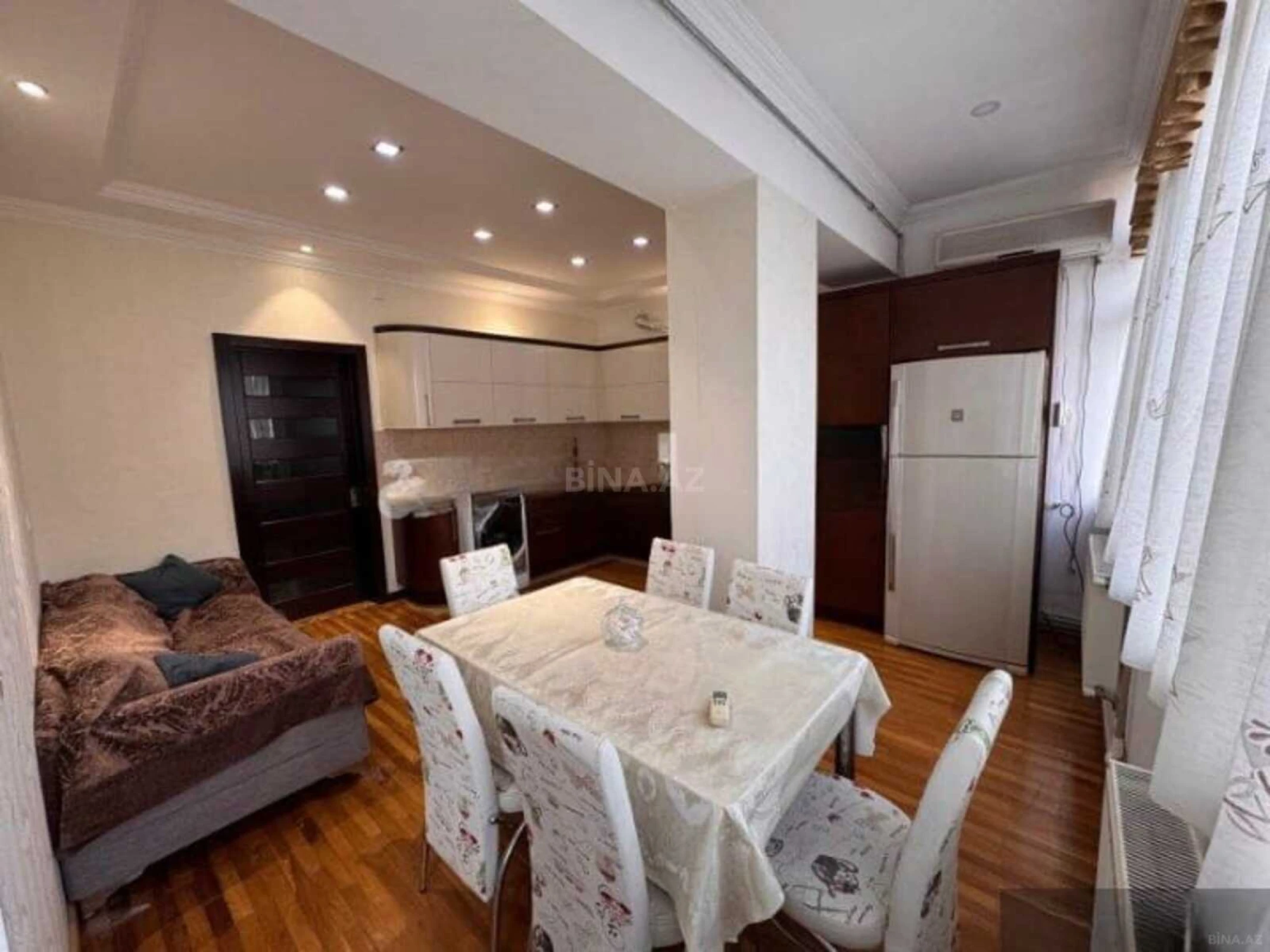 Kirayə verilir 3 otaqlı mənzil 130 m²