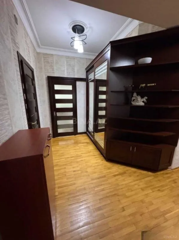 Kirayə verilir 3 otaqlı mənzil 130 m²