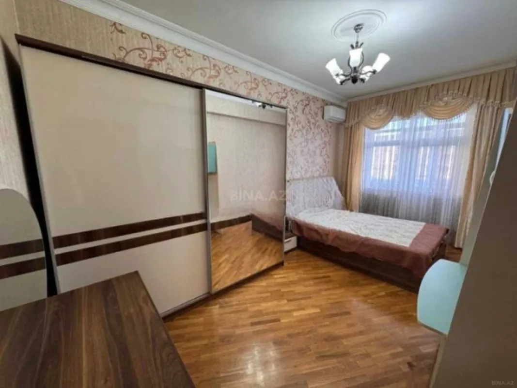 Kirayə verilir 3 otaqlı mənzil 130 m²