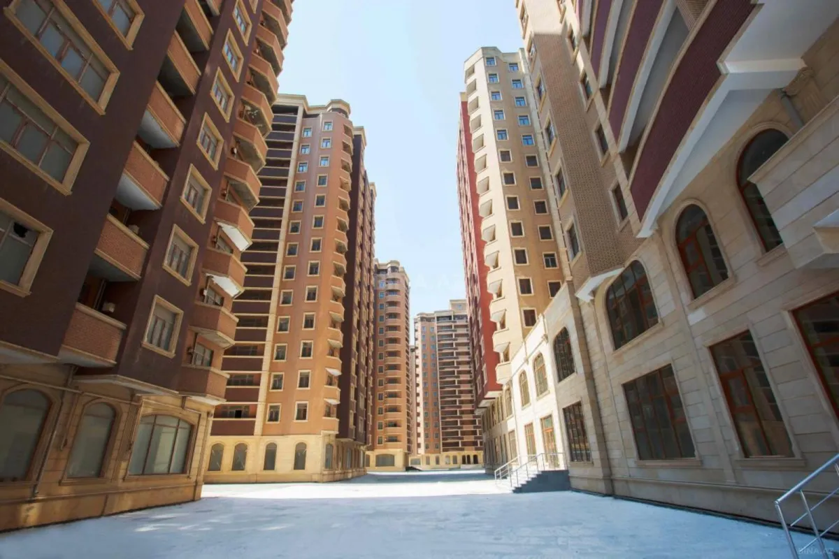 Kirayə verilir 2 otaqlı mənzil 90 m²