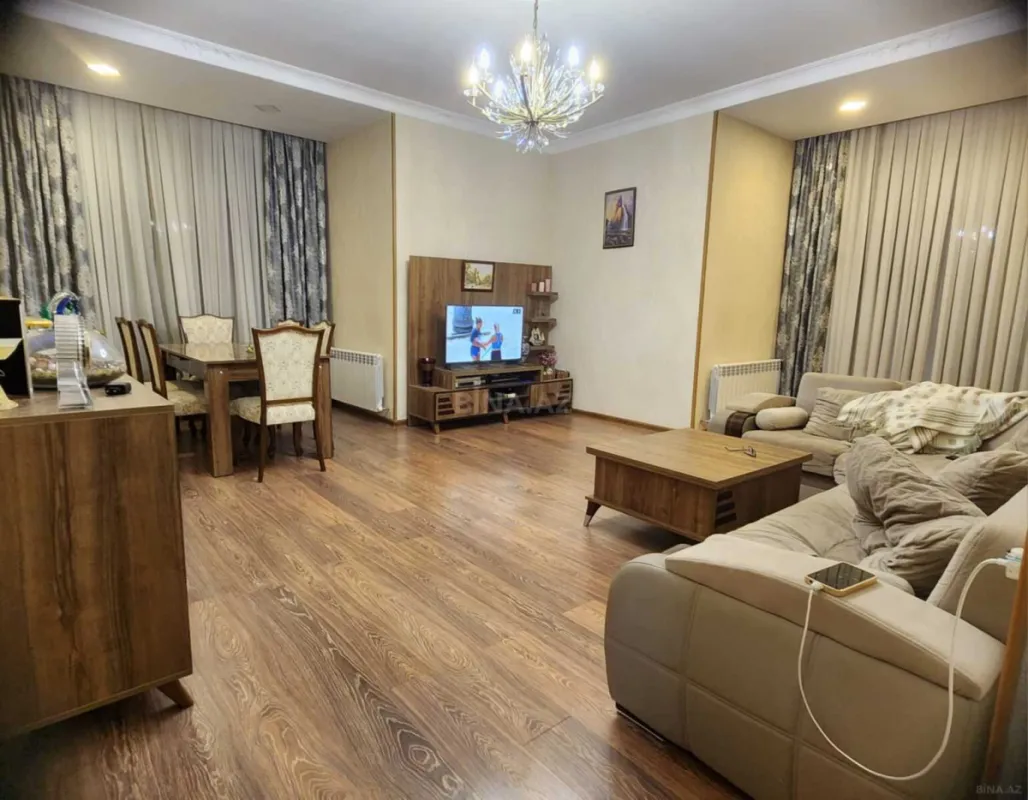 Satılır 4 otaqlı mənzil 147 m²