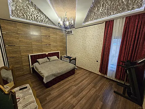 Satılır 4 otaqlı həyət evi 220 m²