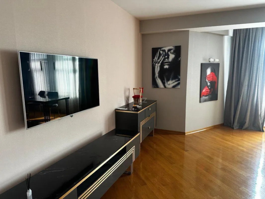 Kirayə verilir 2 otaqlı mənzil 95 m²