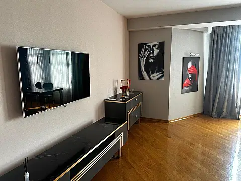 Kirayə verilir 2 otaqlı mənzil 95 m²