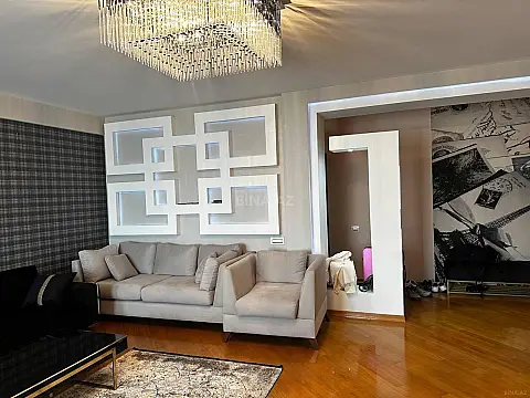 Kirayə verilir 2 otaqlı mənzil 95 m²