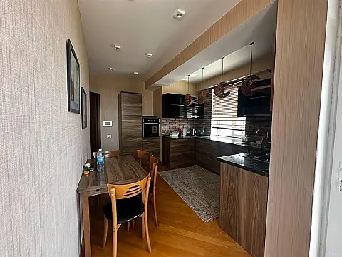 Kirayə verilir 2 otaqlı mənzil 95 m²