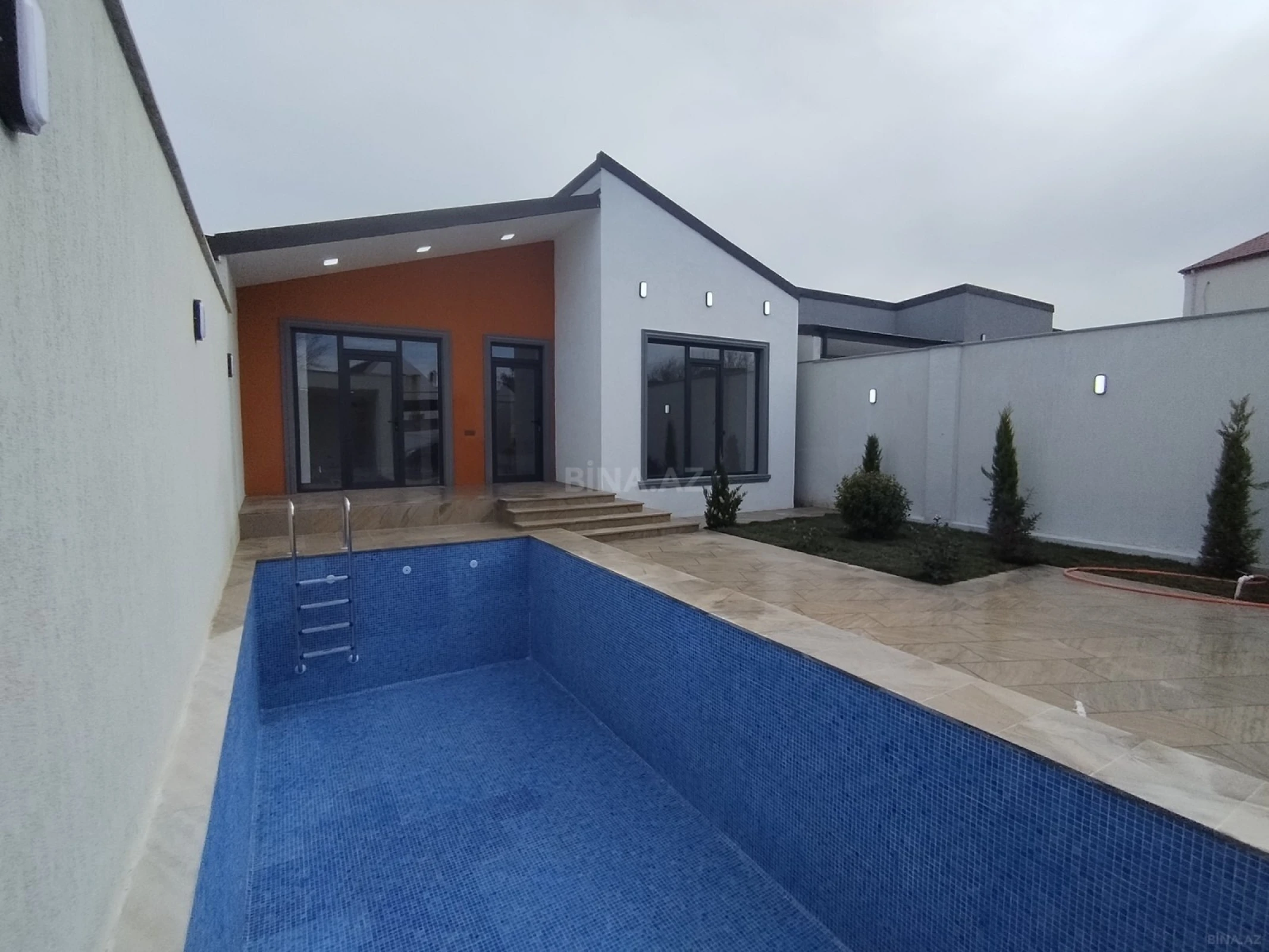 Satılır 4 otaqlı həyət evi 140 m²