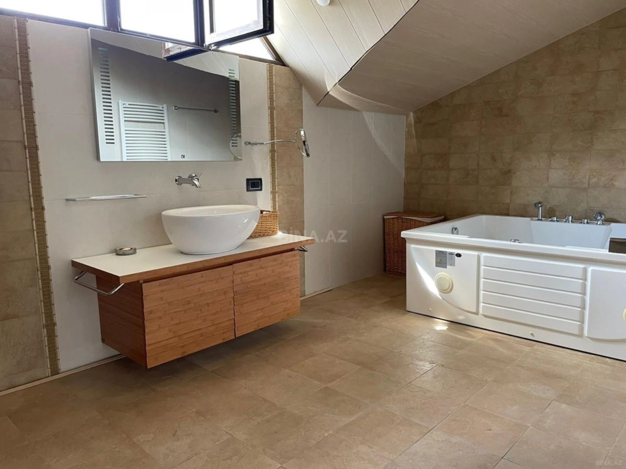 Kirayə verilir 6 otaqlı həyət evi 600 m²