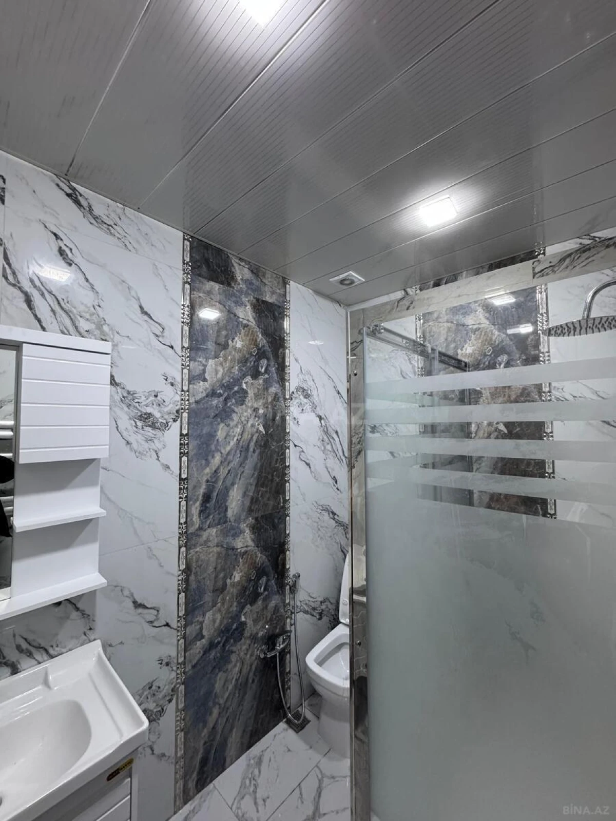 Kirayə verilir 2 otaqlı mənzil 90 m²