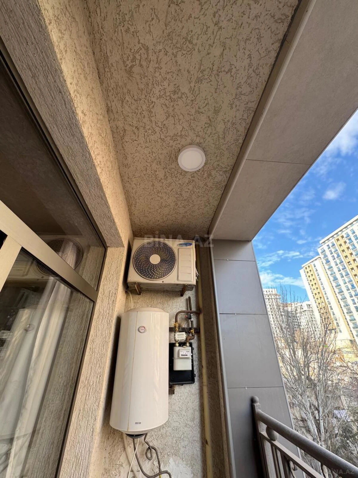 Kirayə verilir 2 otaqlı mənzil 90 m²