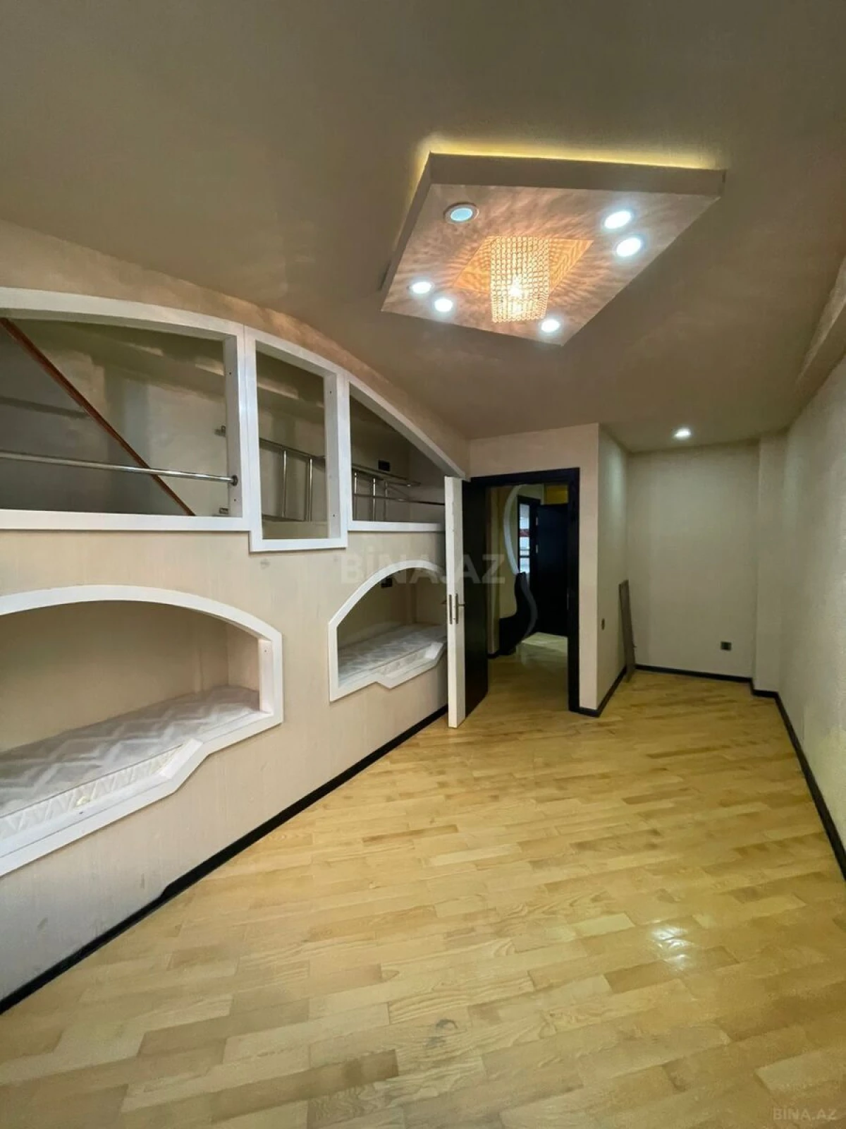 Satılır 3 otaqlı mənzil 96 m²