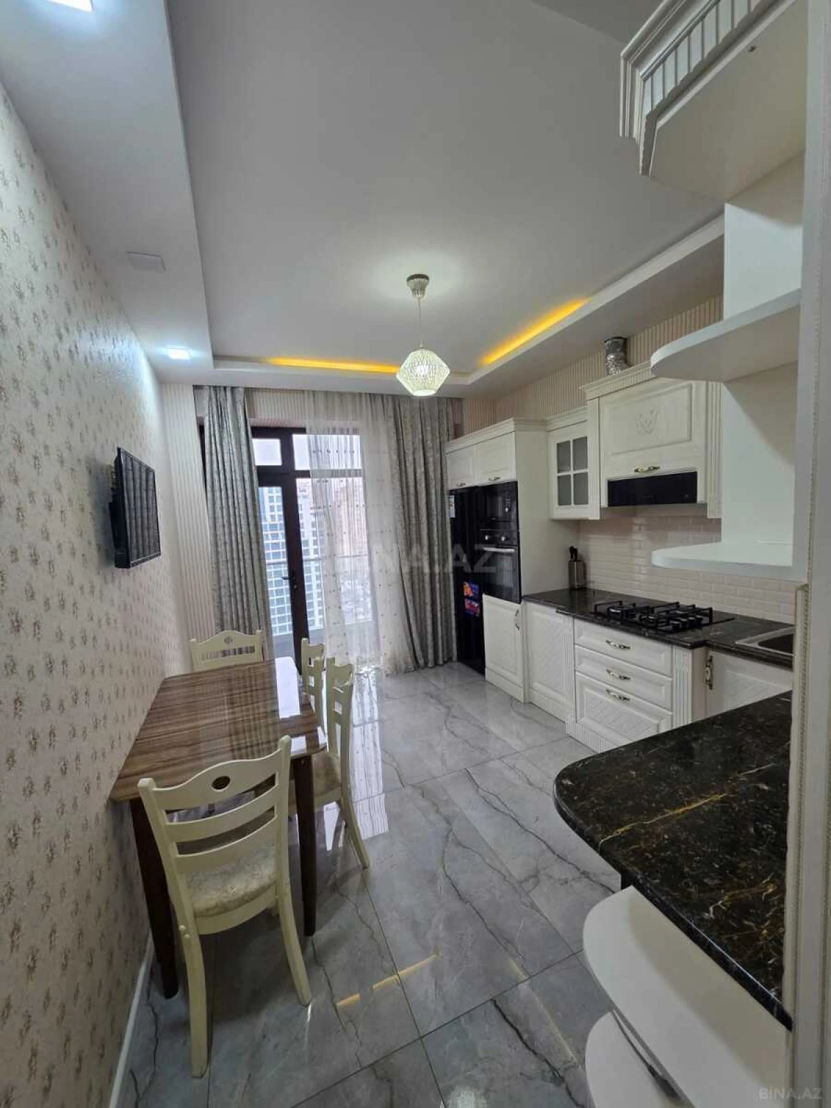 Kirayə verilir 3 otaqlı mənzil 145 m²