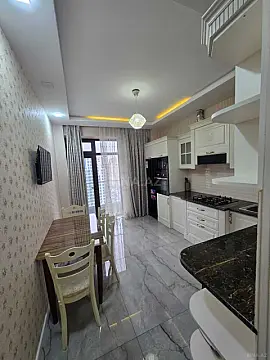 Kirayə verilir 3 otaqlı mənzil 145 m²