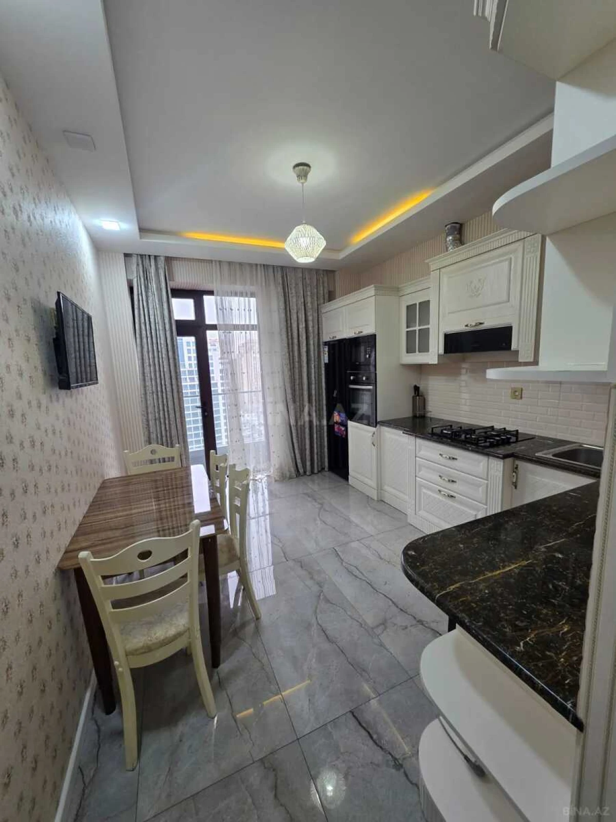 Kirayə verilir 3 otaqlı mənzil 145 m²